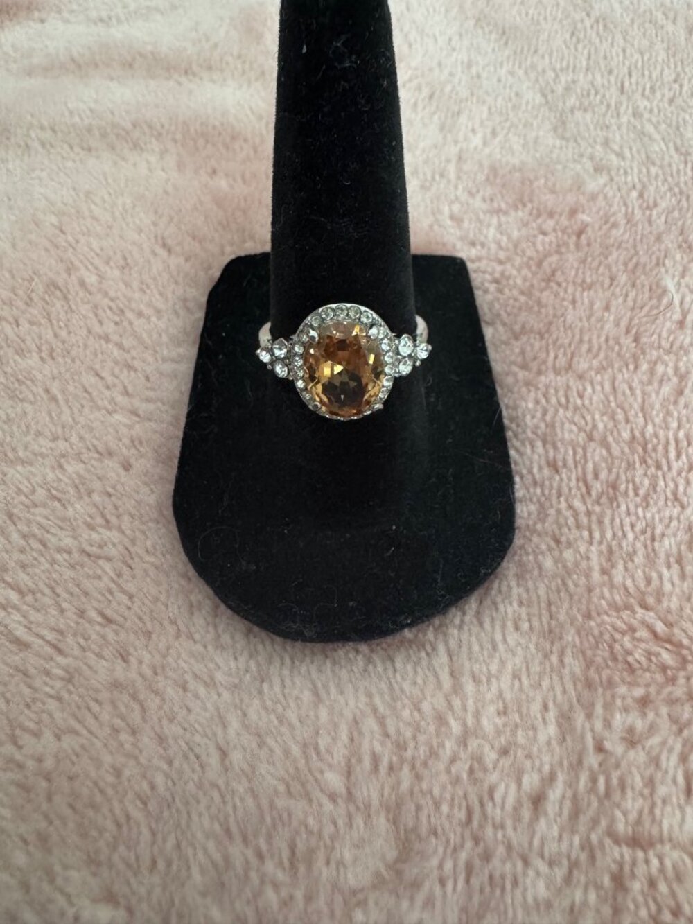 Stunning Citrine Colored Oval Glass Statement Ring Size 7 - Picture 2 of 3